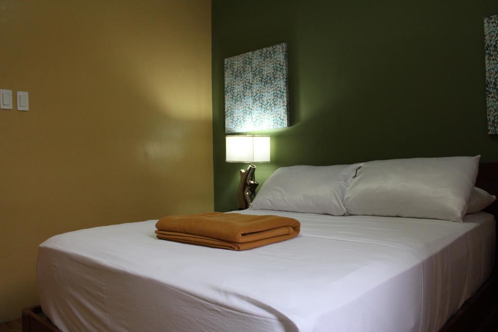 Purple Tree Bed & Breakfast Paranaque City Ngoại thất bức ảnh